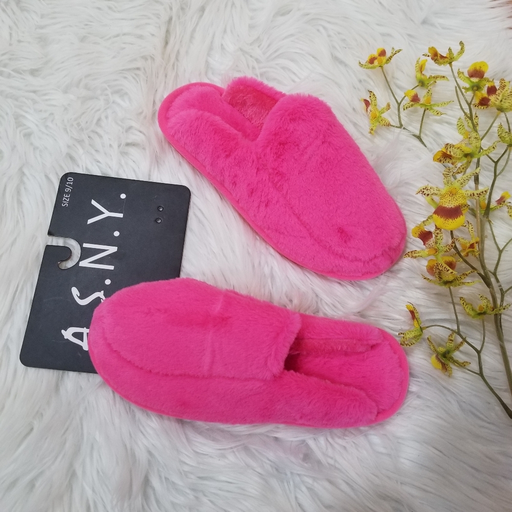 A.S.N.Y New!! Pink Slipper Size M 9-10, Never Used....